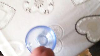 Chi gradisce una tazza di sborra?