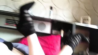 Le frusta il culo prima di scoparla