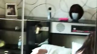 Succhia il cazzo lunga sul letto