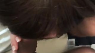 Succhia il cazzo lunga sul letto