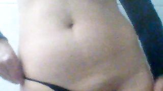 Anteprima del video: Porca tettona si fa sditalinare la figa