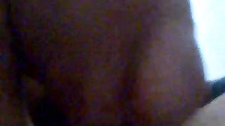 Porca tettona si fa sditalinare la figa