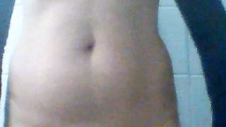 Porca tettona si fa sditalinare la figa