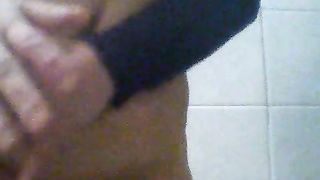 Porca tettona si fa sditalinare la figa