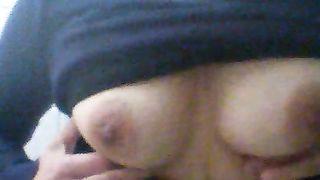 Porca tettona si fa sditalinare la figa