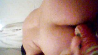 Alla porca tettona piace masturbarsi così