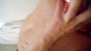 Alla porca tettona piace masturbarsi così