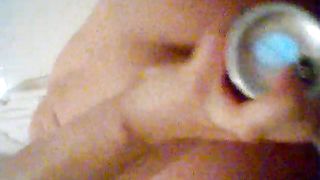 Alla porca tettona piace masturbarsi così