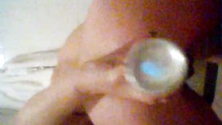 Alla porca tettona piace masturbarsi così