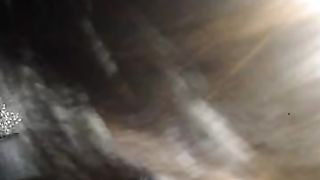 Giovane asiatica succhia e sega cazzo