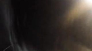 Giovane asiatica succhia e sega cazzo