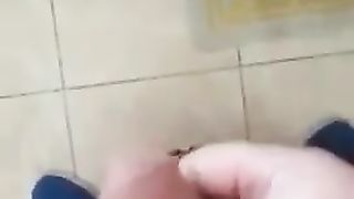 MI MASTURBO E MI RIPRENDO CON LO SMARTPHONE