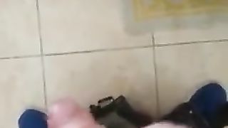 MI MASTURBO E MI RIPRENDO CON LO SMARTPHONE