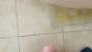 MI MASTURBO E MI RIPRENDO CON LO SMARTPHONE