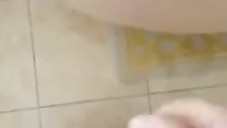 MI MASTURBO E MI RIPRENDO CON LO SMARTPHONE