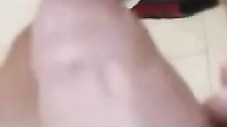 MI MASTURBO E MI RIPRENDO CON LO SMARTPHONE