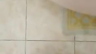 MI MASTURBO E MI RIPRENDO CON LO SMARTPHONE