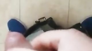 MI MASTURBO E MI RIPRENDO CON LO SMARTPHONE