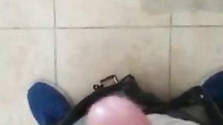 MI MASTURBO E MI RIPRENDO CON LO SMARTPHONE