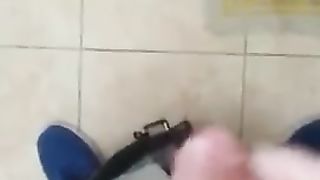 MI MASTURBO E MI RIPRENDO CON LO SMARTPHONE