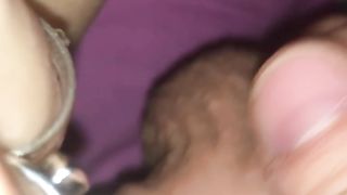 Sara si diverte con il suo amato dildo da 27 cm