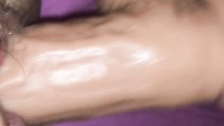 Sara si diverte con il suo amato dildo da 27 cm