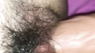 Sara si diverte con il suo amato dildo da 27 cm