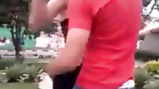 Ragazza fortunata Baciata e Palpeggiata da tanti coetanei