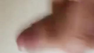 Ragazzo italiano si svuota le palle segandosi