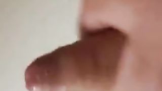 Ragazzo italiano si svuota le palle segandosi