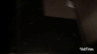 Incula trans nel bagno di un locale e poi si fa inculare