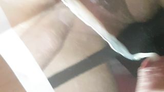 Contributo schizzato per una puttanella in calore