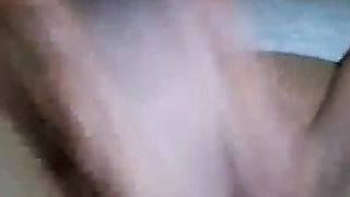 Si scopa da sola con un grosso vibratore