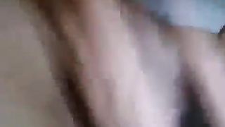 Si scopa da sola con un grosso vibratore