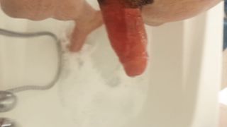 Bel ragazzo italiano si masturba sotto la doccia