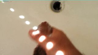 RAGAZZO ITALIANO SI LAVA IL CAZZO