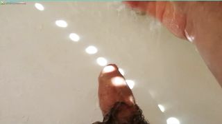 RAGAZZO ITALIANO SI LAVA IL CAZZO