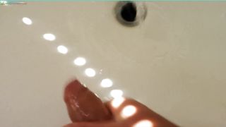 RAGAZZO ITALIANO SI LAVA IL CAZZO