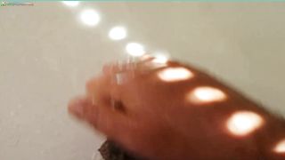 RAGAZZO ITALIANO SI LAVA IL CAZZO