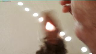 RAGAZZO ITALIANO SI LAVA IL CAZZO