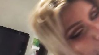 Gia Venti succhia un cazzo