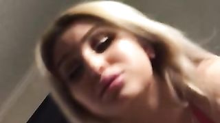 Gia Venti succhia un cazzo