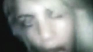 Pompino amatoriale di una biondona