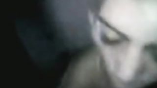 Pompino amatoriale di una biondona