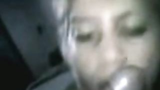 Pompino amatoriale di una biondona