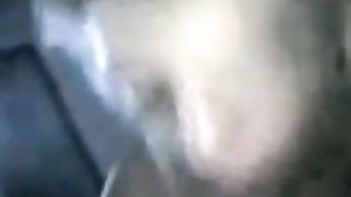 Pompino amatoriale di una biondona