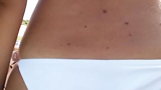 Culona infoiata al mare