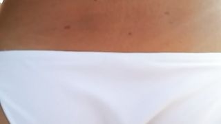 Culona infoiata al mare