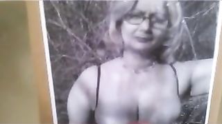 Tributo di piscio e sborra da un utente amico