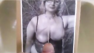 Tributo di piscio e sborra da un utente amico